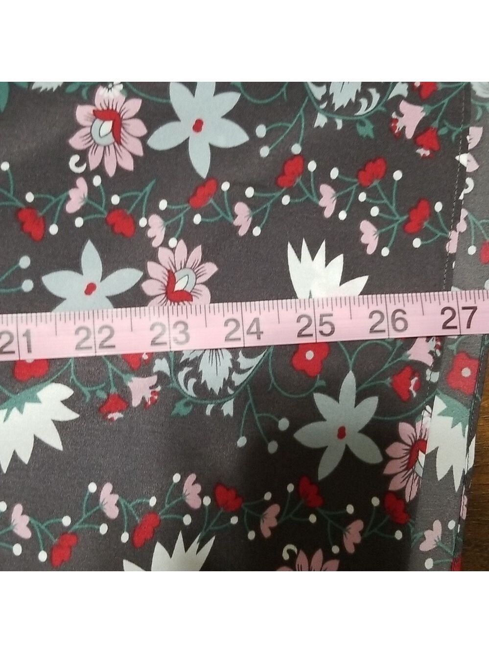 CAbi sleeveless top, V neck ,floral, size small. GUC - Picture 7 of 8